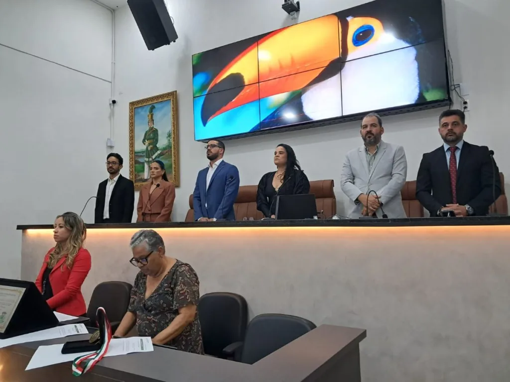 Empresário Ian Rebouças, da Rede de Farmácias Nordeste, recebe Título de Cidadão Feirense e Comenda Maria Quitéria 