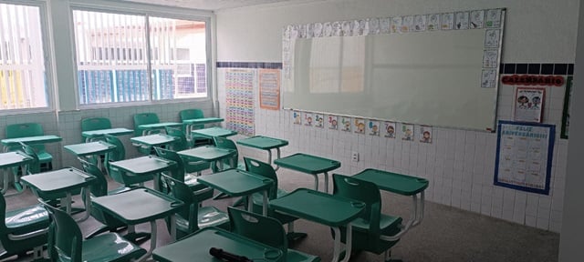 Inauguração Escola Municipal José Raimundo Pereira de Azevedo - sala de aula gratificação professor