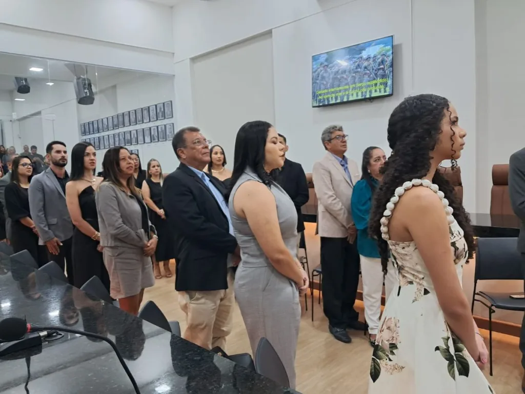 Empresário Ian Rebouças, da Rede de Farmácias Nordeste, recebe Título de Cidadão Feirense e Comenda Maria Quitéria 