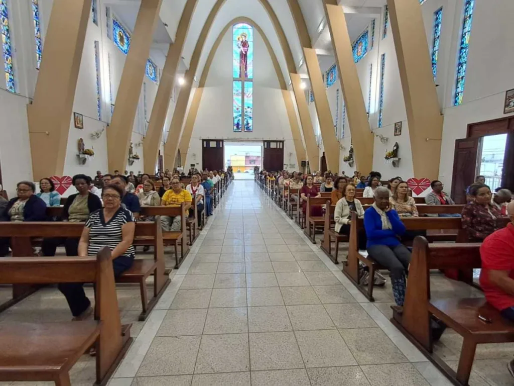 Missa último dia de trezenário de Santo Antônio no bairro Capuchinhos