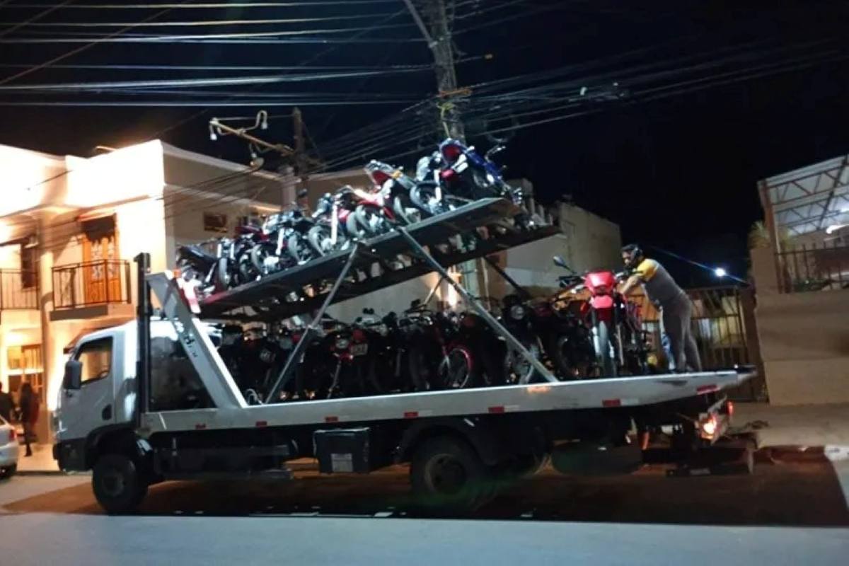 PM apreende 25 motos irregulares durante carreata de São Cristóvão em cidade do interior
