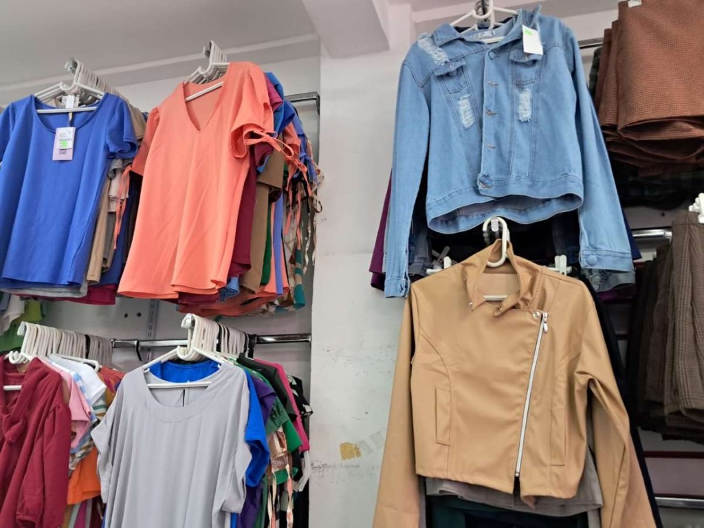 Promoções pós-São João e o frio aumentam vendas de roupas em Feira de Santana