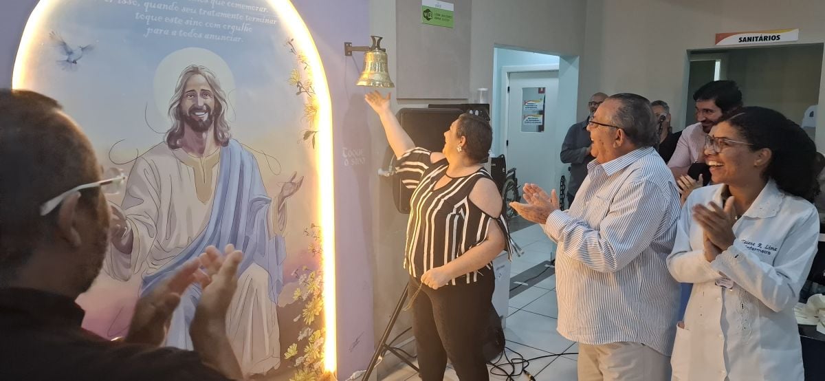 Santa Casa de Saúde inaugura sino que celebra vitória de pacientes no tratamento