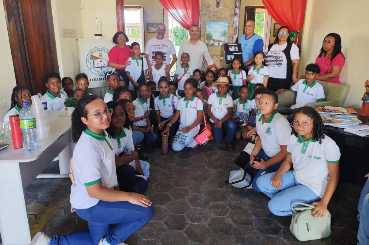 Estudantes visitam Casarão Olhos d´Água e mergulham na história de Feira