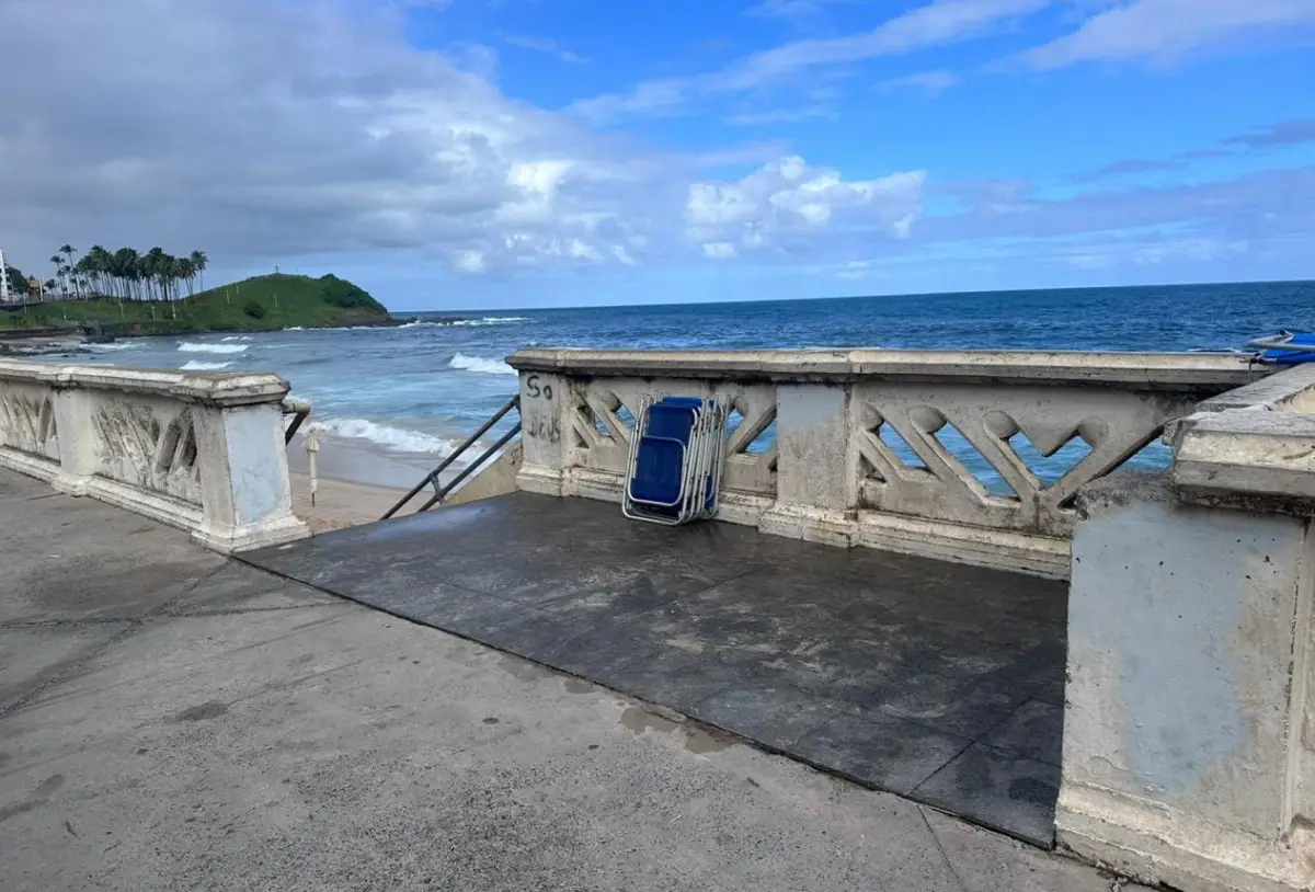 Pichações no Farol da Barra são apagadas pela Polícia Civil