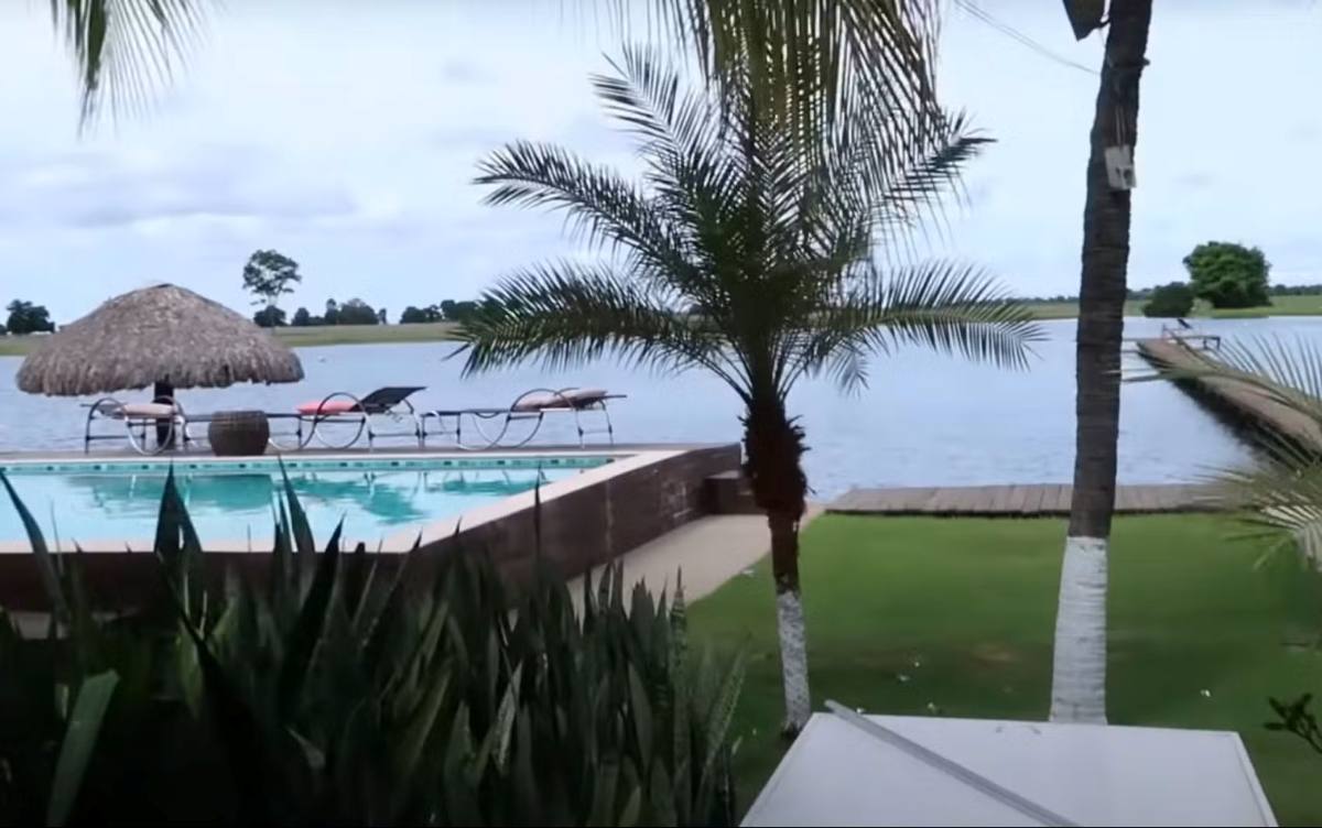 De origens simples a patrimônios de luxo; confira conquistas de cantores sertanejos