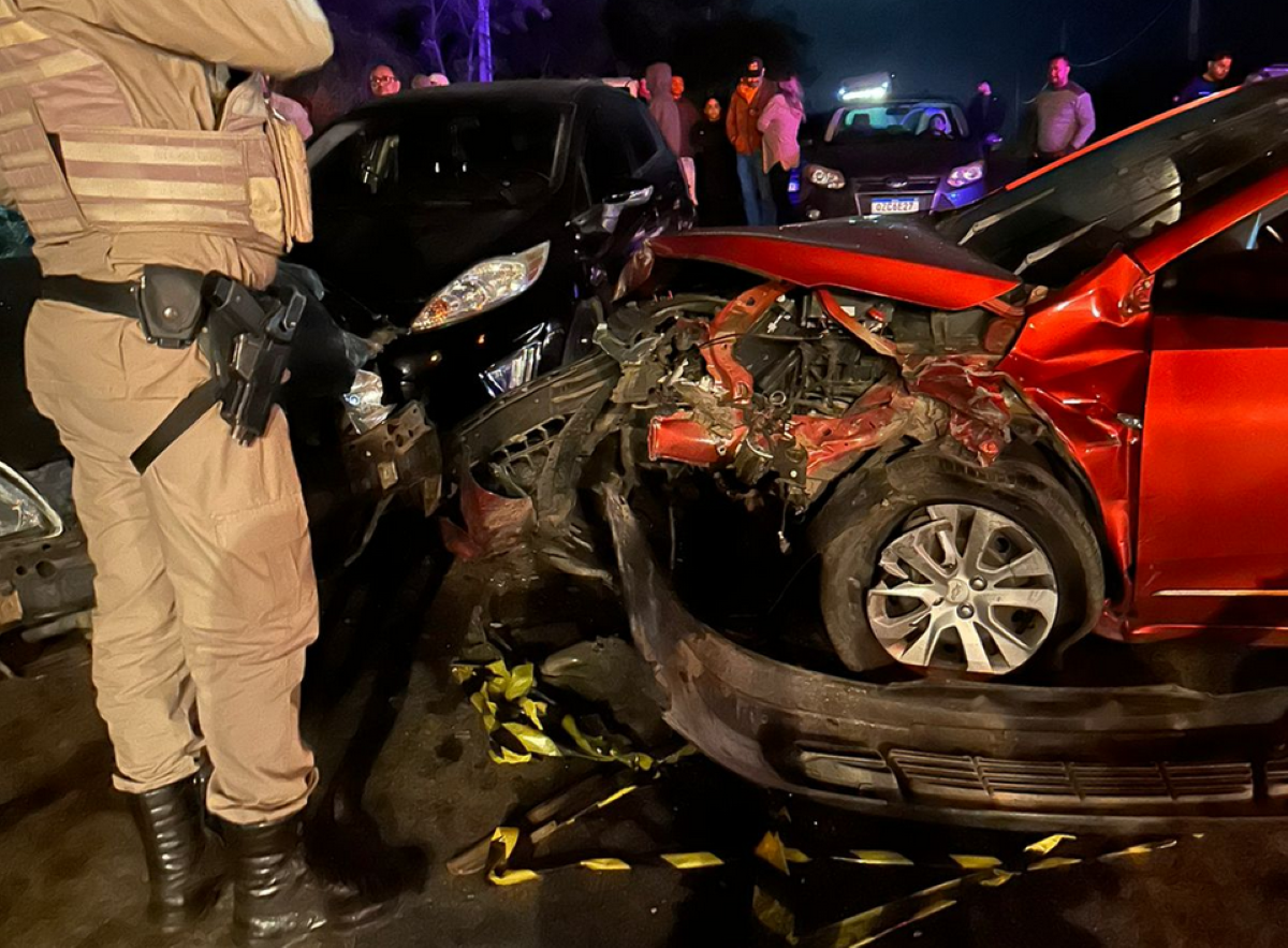 Jaguaquara Acidente envolve três veículos na BR-420