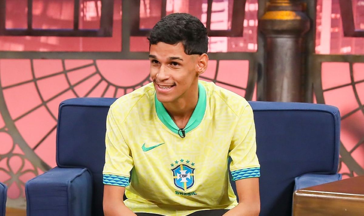 Luva de Pedreiro comemora alta após internação médica