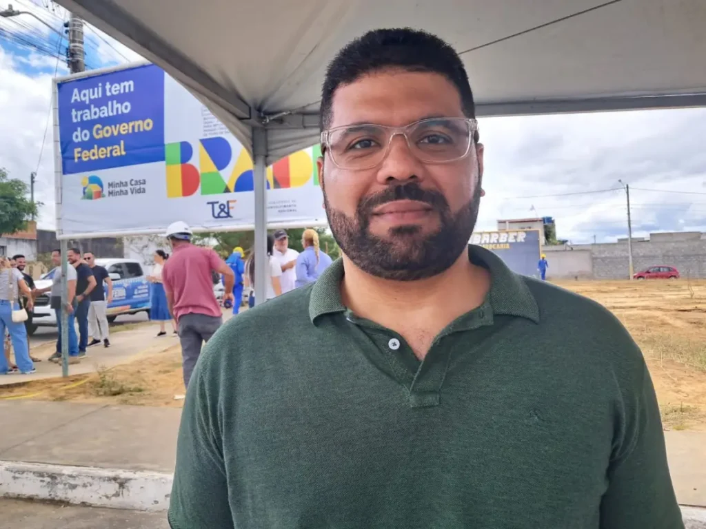 Prefeito assina ordem de serviço para construção de UBS de porte III no bairro PapagaioPrefeito assina ordem de serviço para construção de UBS de porte III no bairro Papagaio
