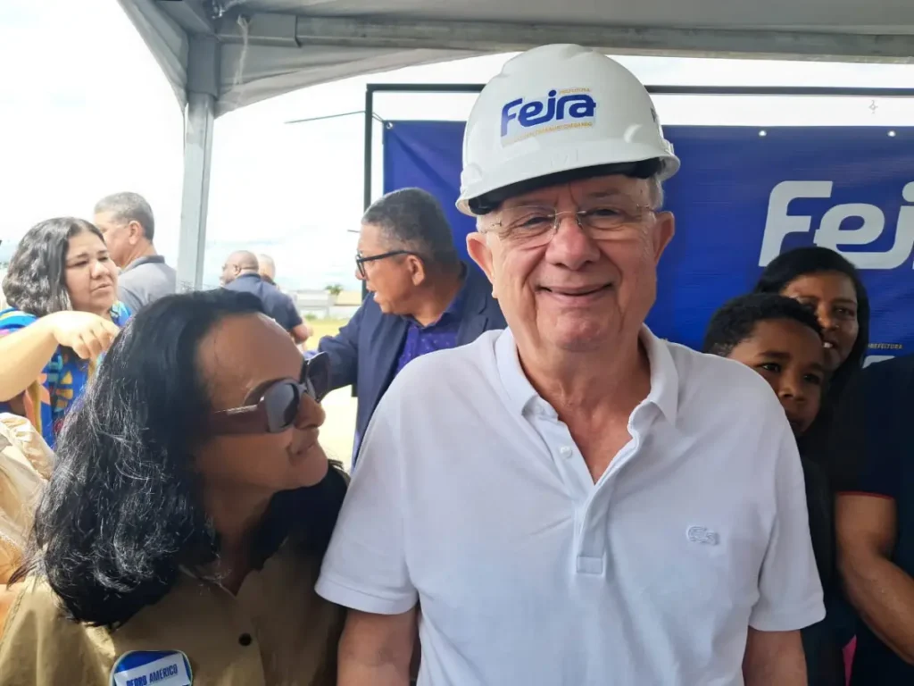 Prefeito assina ordem de serviço para construção de UBS de porte III no bairro Papagaio