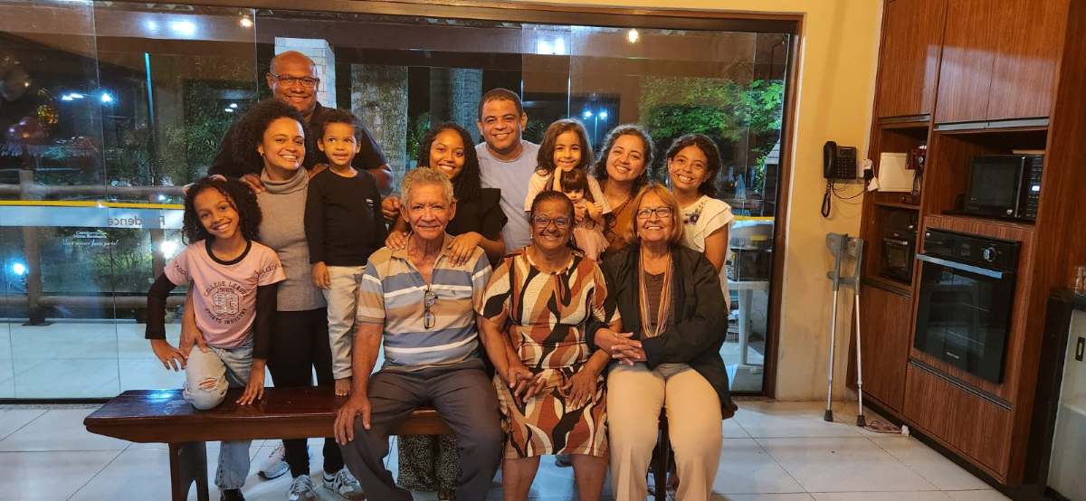 Na imagem seu Liu, sua esposa reunidos em família | Foto: Arquivo Pessoal 