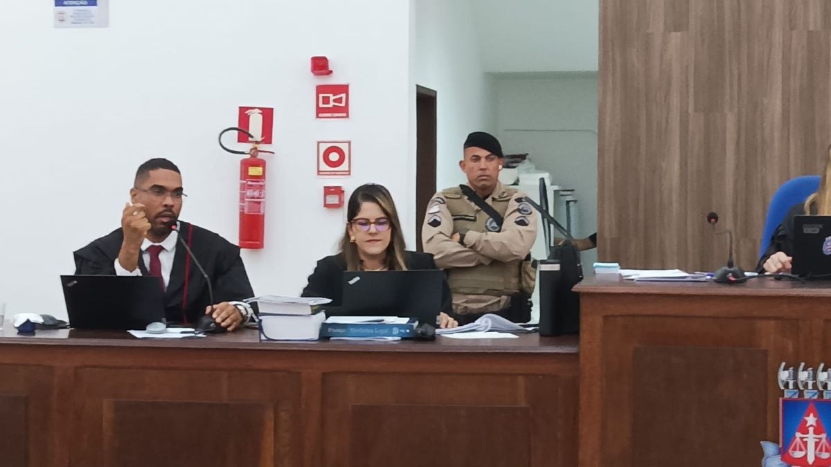Promotores Wladimir Sousa e Marina Miranda Neves no Júri policial militar acusado de matar dono de lava jato 