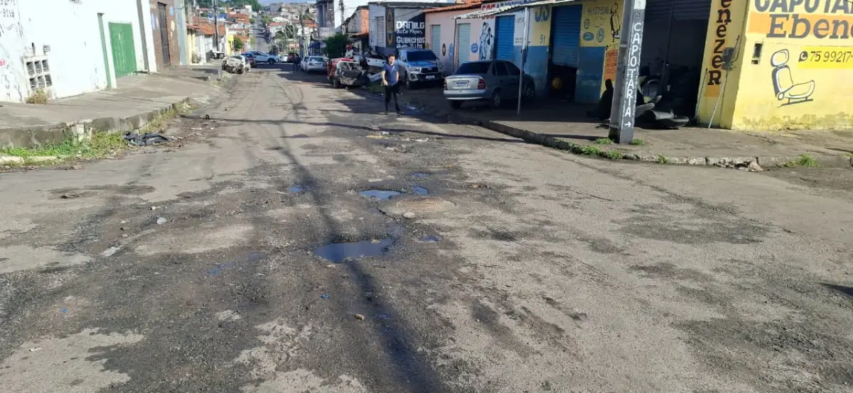 Buraqueira no bairro Barroquinha prejudica moradores que temem riscos de acidentes
