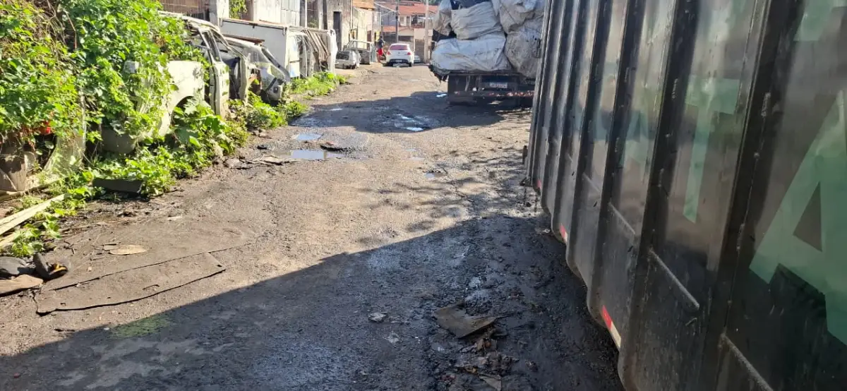 Buraqueira no bairro Barroquinha prejudica moradores que temem riscos de acidentes