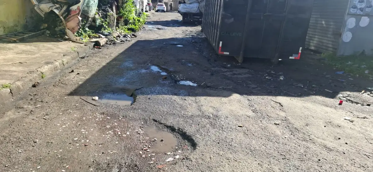 Buraqueira no bairro Barroquinha prejudica moradores que temem riscos de acidentes