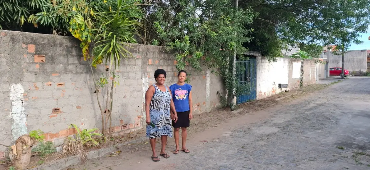 Rua Vazante - falta de poda de árvore