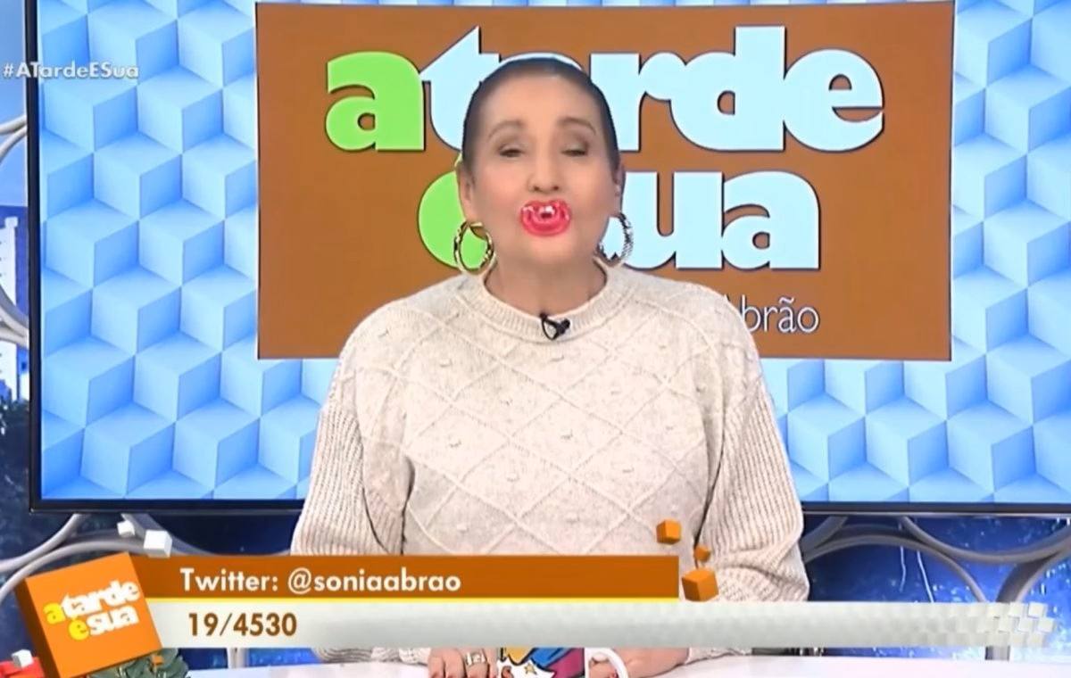 Entenda o uso de chupeta por jovens e adultos; especialistas alertam