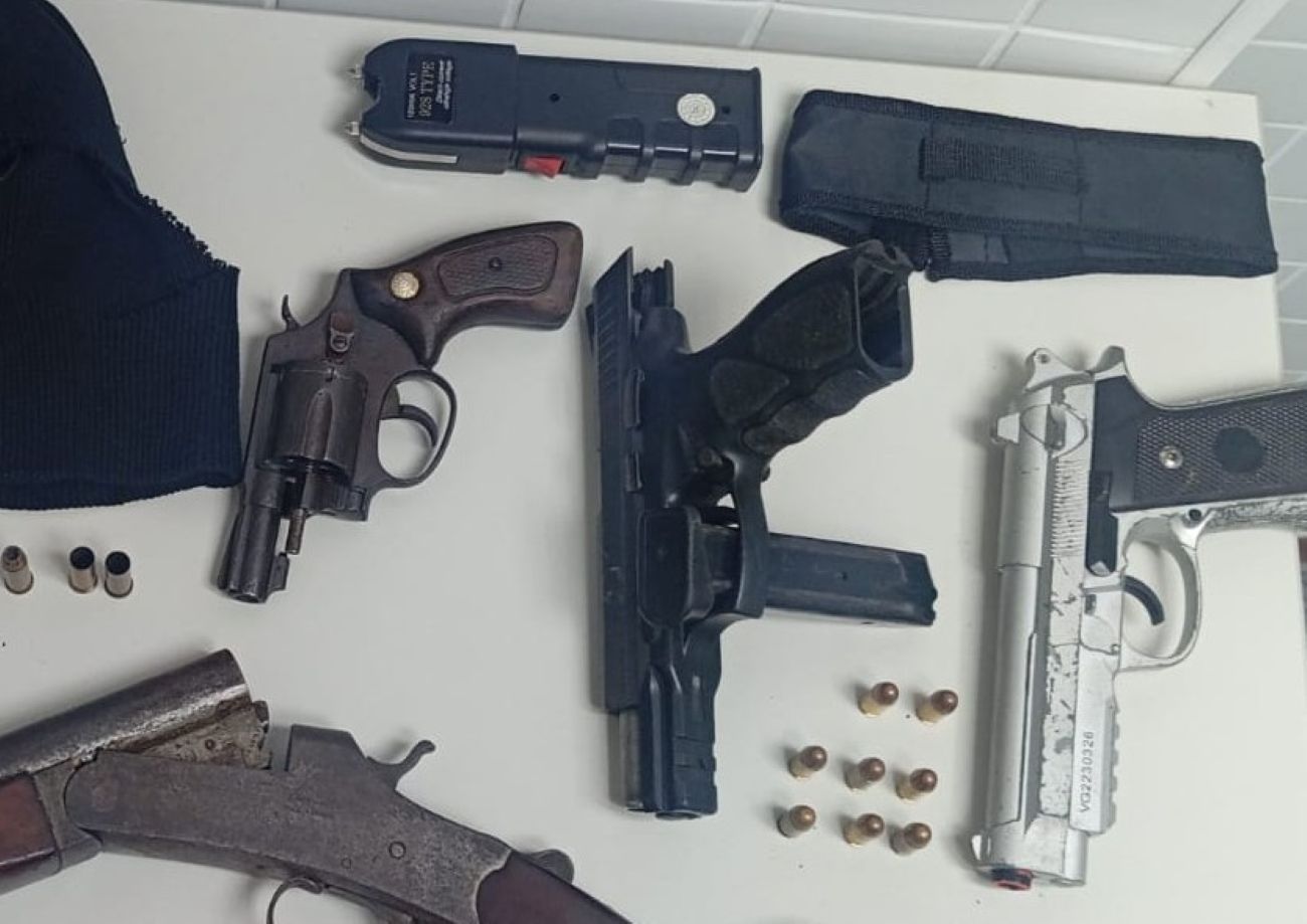 armas apreendidas após confronto com a PM