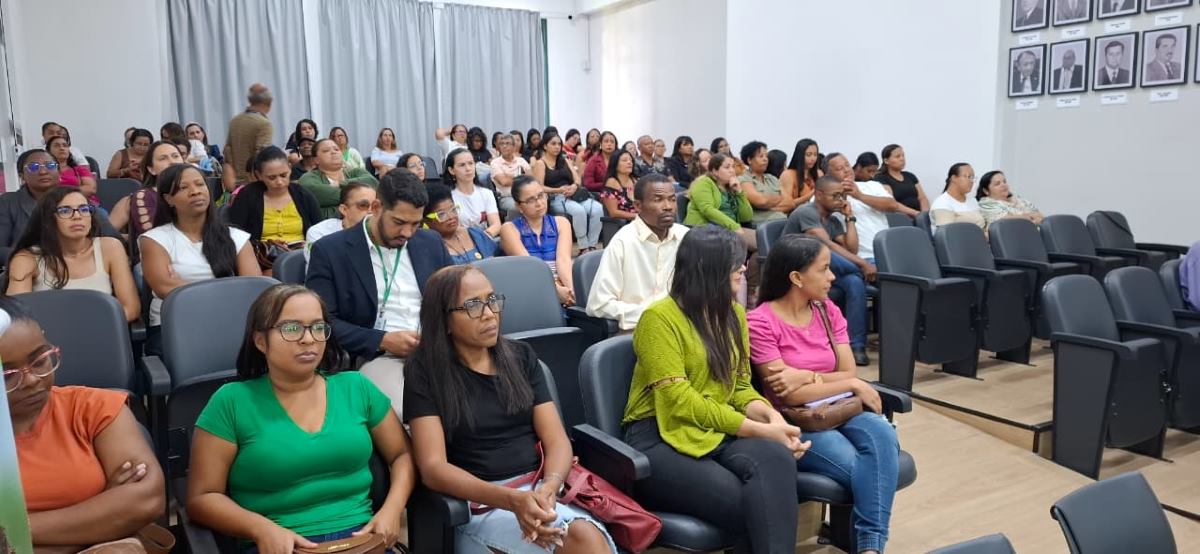 Professores do Reda cobram direito a reserva de carga horária em Audiência Pública na Câmara Municipal