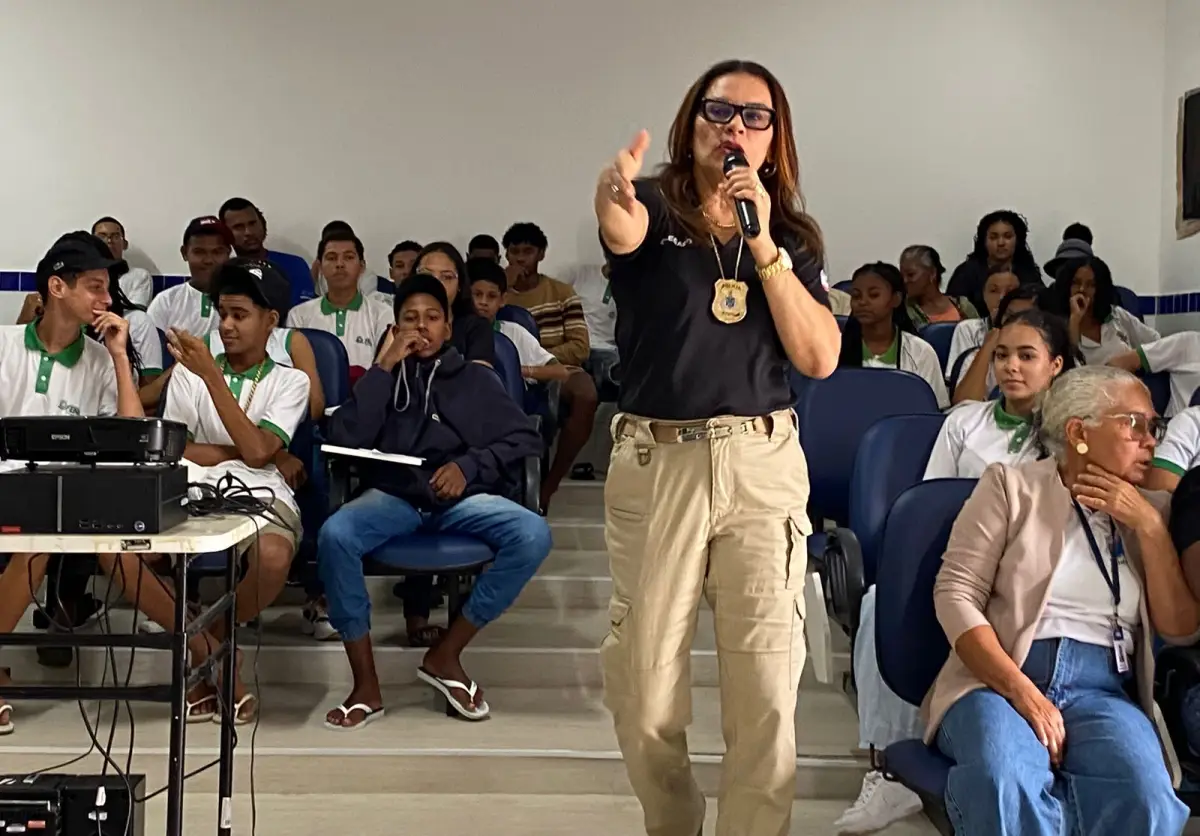 Dercca e DAI realizam ação em escola de Feira