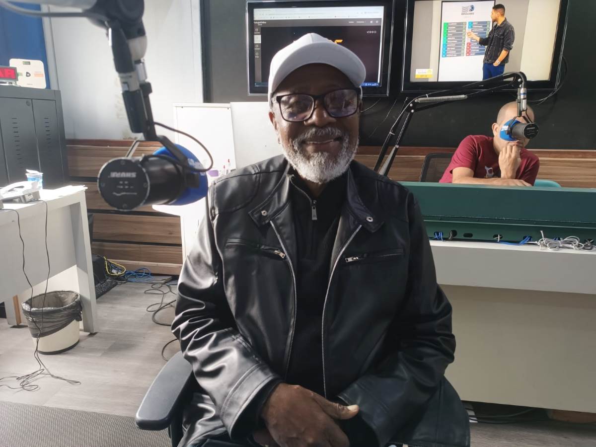 Francisco Muniz, escritor, autor do livro Raízes e Ramos