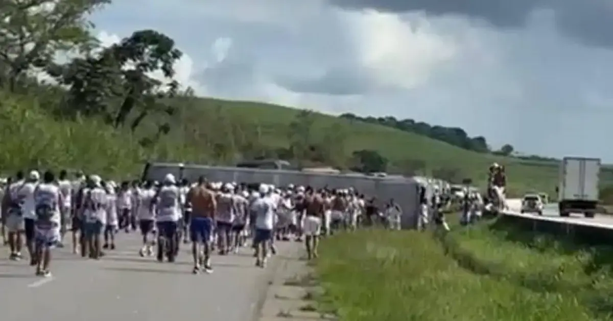 Ônibus com torcedores do Bahia