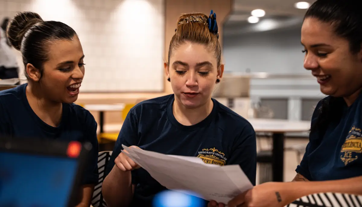 IA já influencia a escolha de mais de 57% dos jovens que ingressam no mercado de trabalho