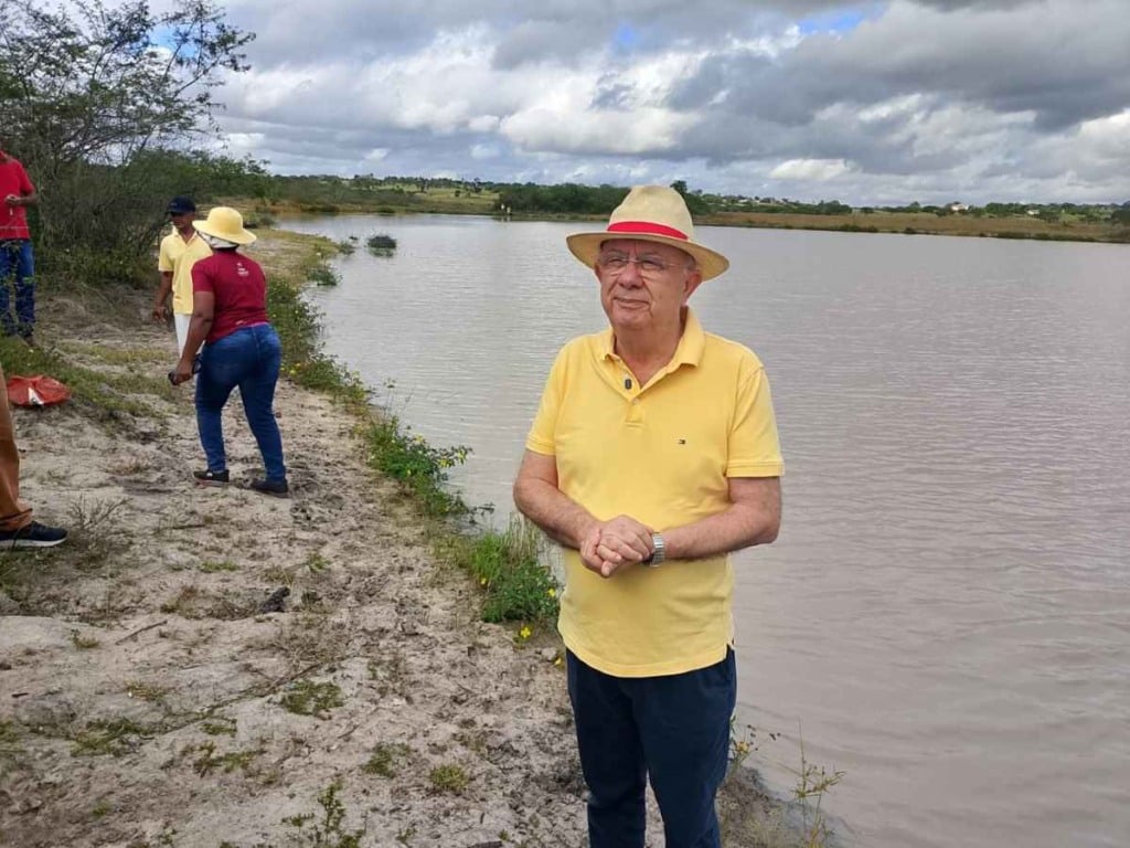 Prefeitura de Feira de Santana autoriza limpeza da Lagoa Grande no distrito de Maria Quitéria e discute revitalização