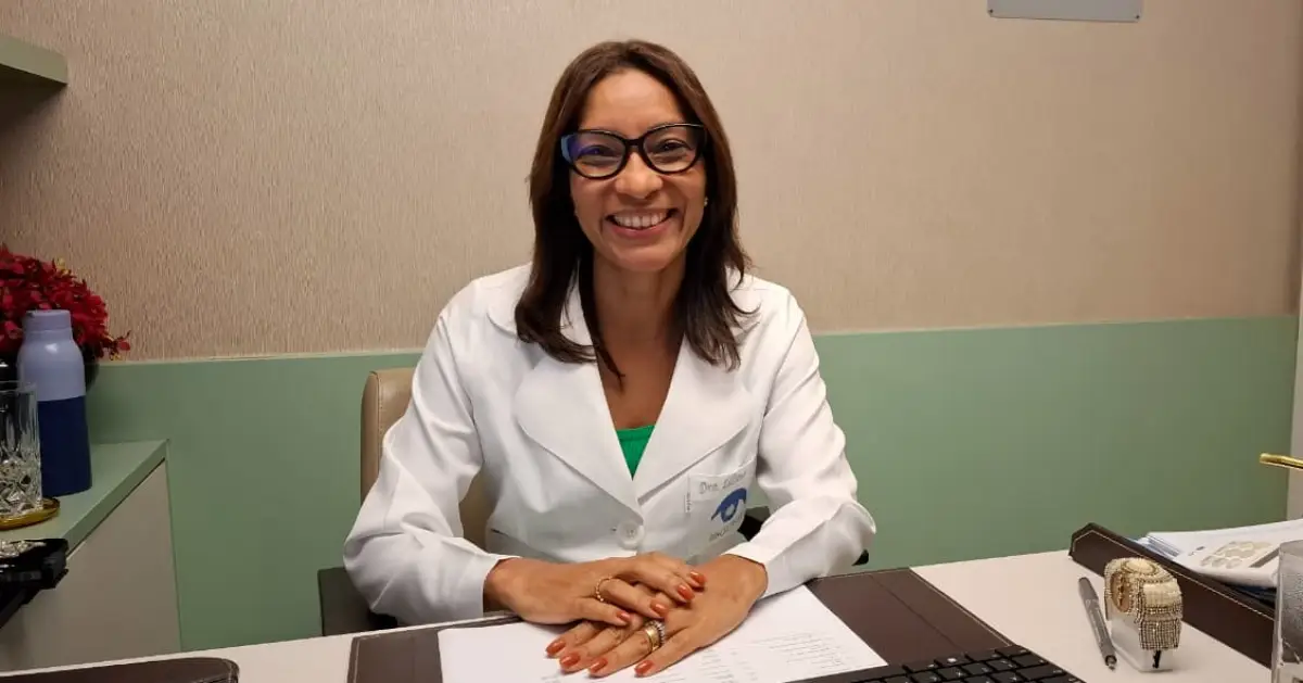 médica oftalmologista