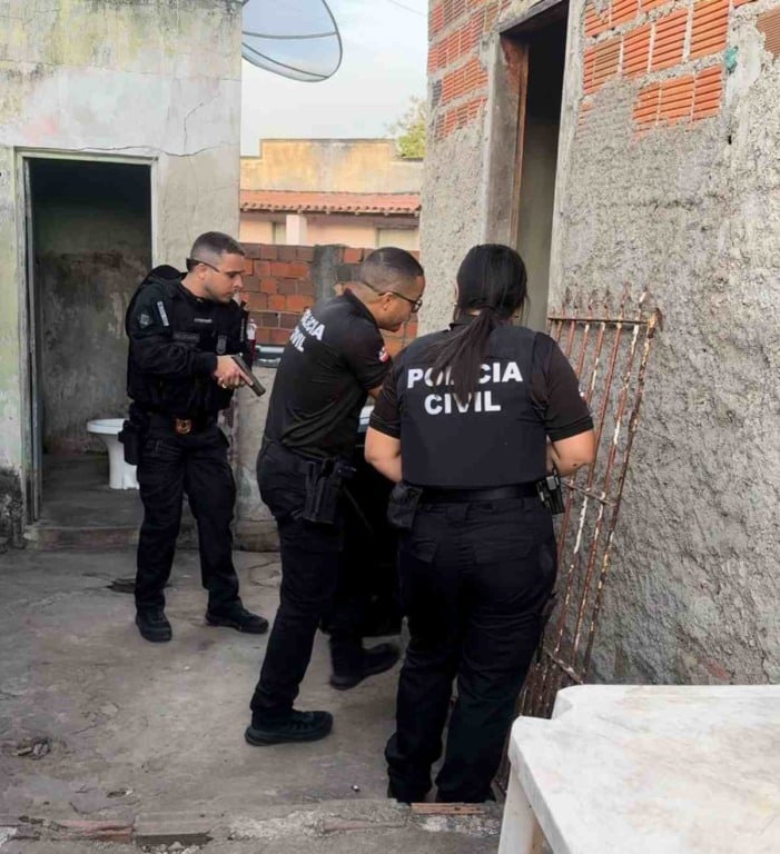 Homem é preso posse de arma, estupro, descumprimento de medida protetiva e sextorção em Santo Estevão