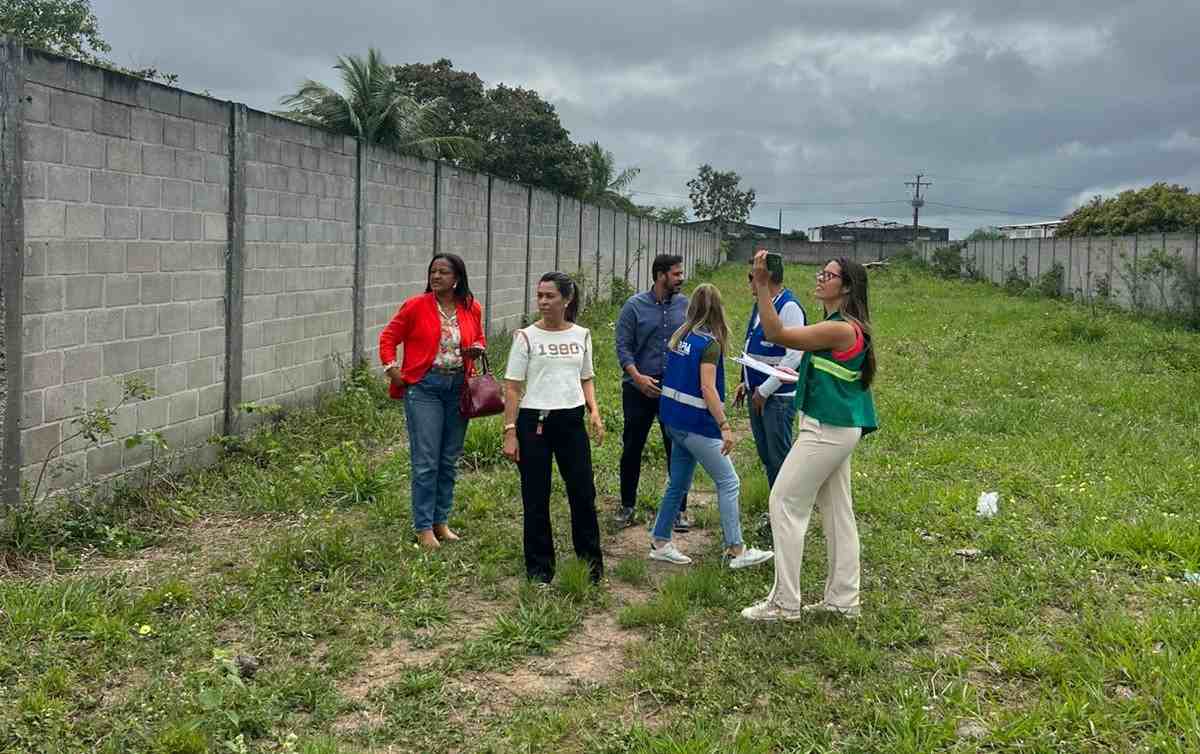 Aeroporto de Feira recebe inspeção para autorização da licença da usina de asfalto que ampliará a pista