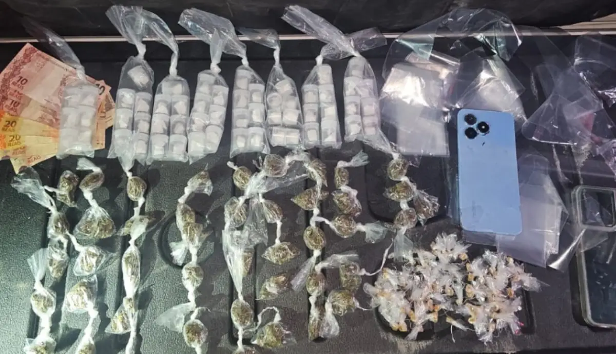 Polícia conduz duas mulheres com mais de 170 porções de drogas em Conceição do Jacuípe