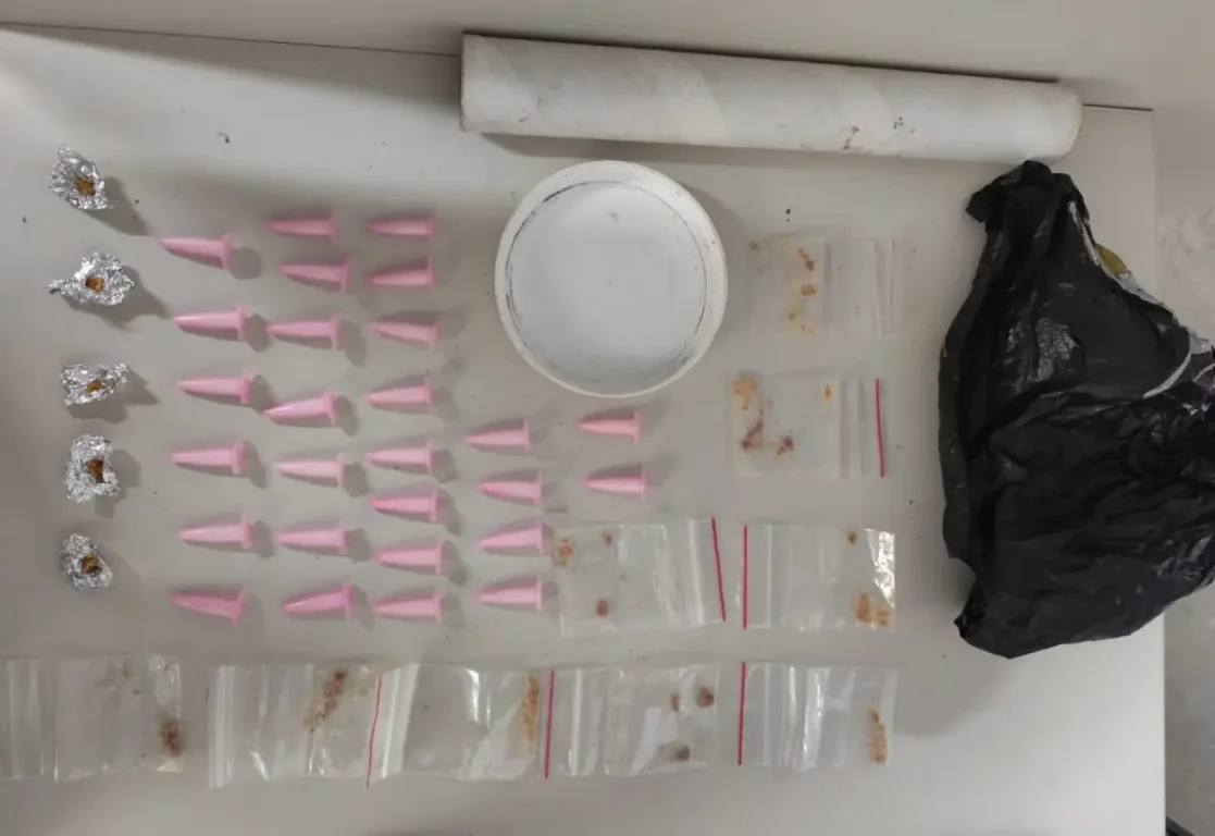 Polícia apreende 19 máquinas caça-níqueis e drogas no Centro de Abastecimento de Feira de Santana