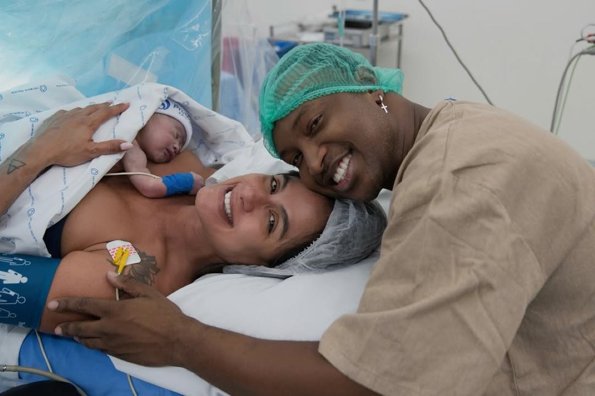 Nasce Bento, primeiro filho de Thiaguinho e Carol Peixinho