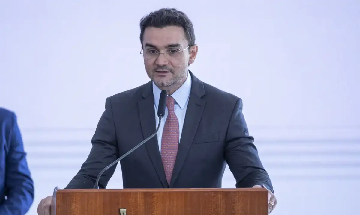 ministro do tursimo Celso Sabino