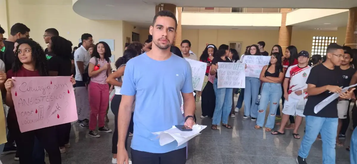 Estudantes de odontologia da Uefs realizam manifestação