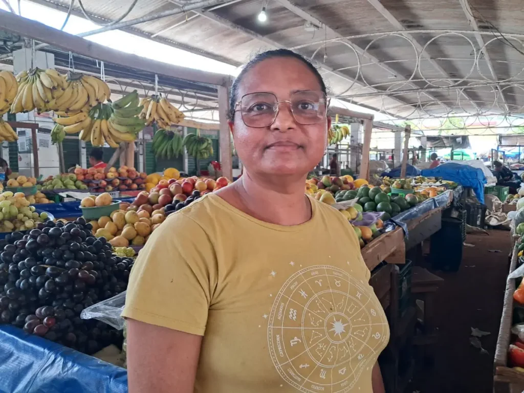 Feirantes da Cidade Nova denunciam prejuízos com barracas irregulares no entorno da feira