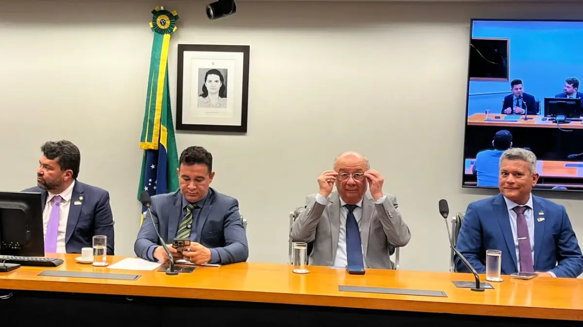 Em Brasília, José Ronaldo diz que está ciente da candidatura de Pablo Roberto em 2026 e prevê saída do vice em abril