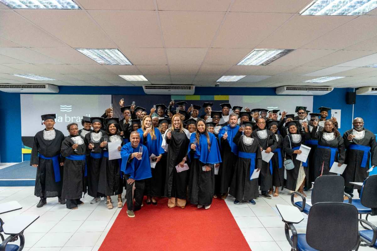 Operadores de praia da orla de Salvador recebem certificado