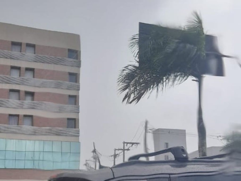 Placa de sinalização na Avenida Presidente Dutra