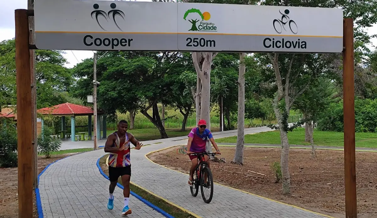 José Ronaldo visita parque da cidade