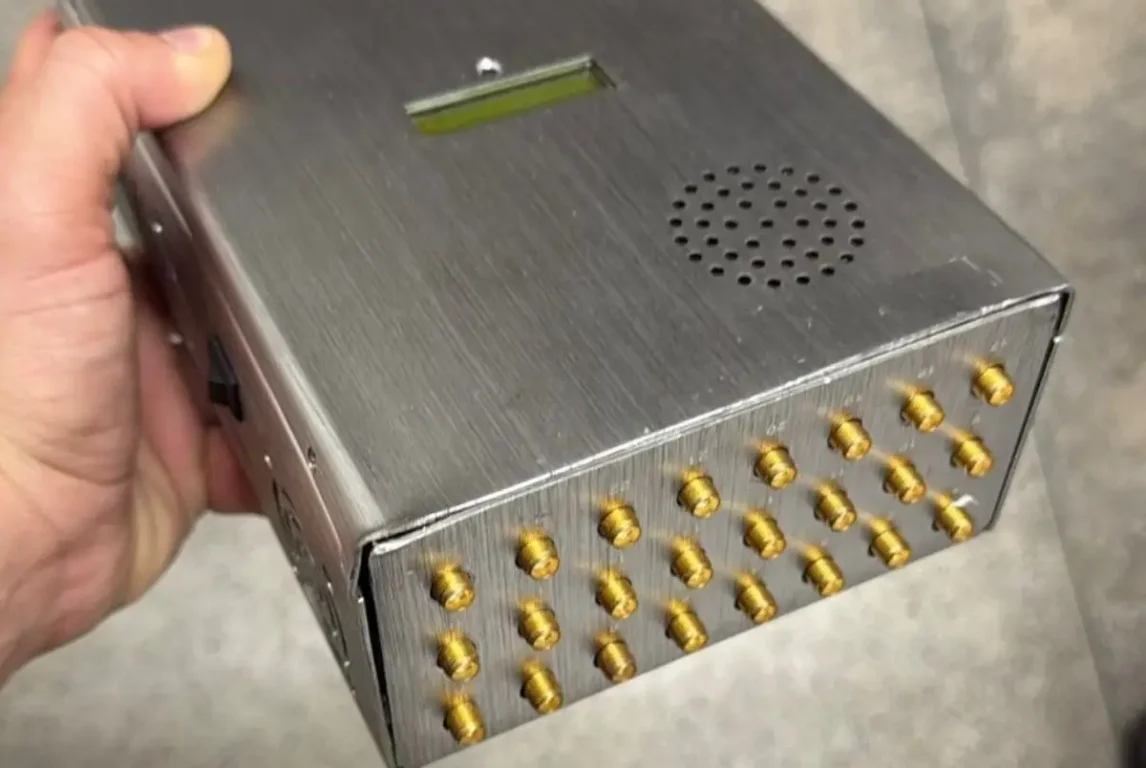 Veículo e equipamentos são apreendidos na cidade de Jequié; drogas foram encontradas em vaso sanitário