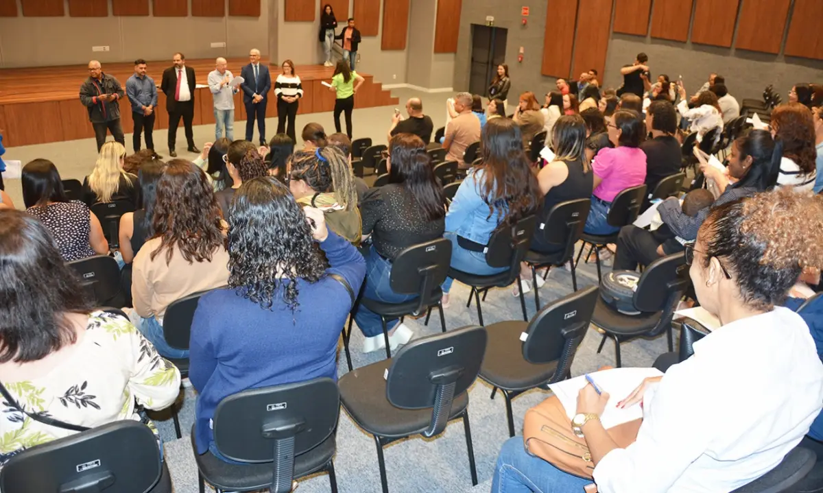 Prefeitura promove enquadramento de mais 142 professores