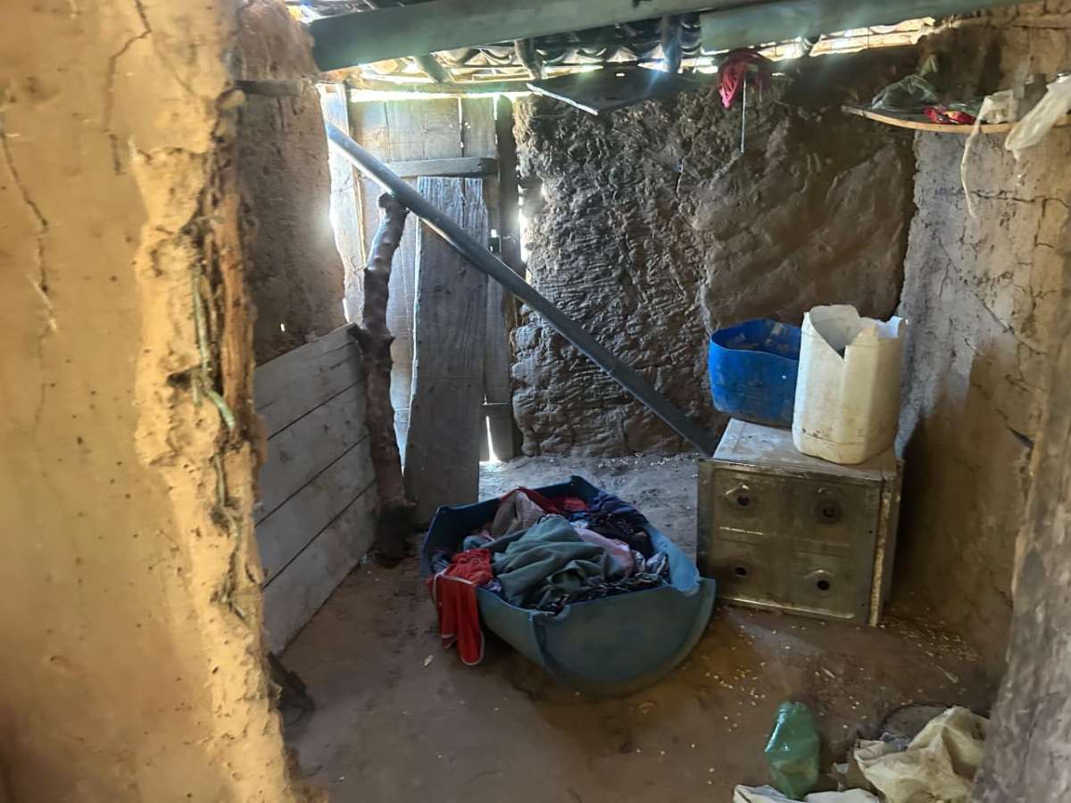 Homem é preso por manter família em cárcere há cerca de um ano; suspeito também é investigado por violência sexualHomem é preso por manter família em cárcere há cerca de um ano; suspeito também é investigado por violência sexual