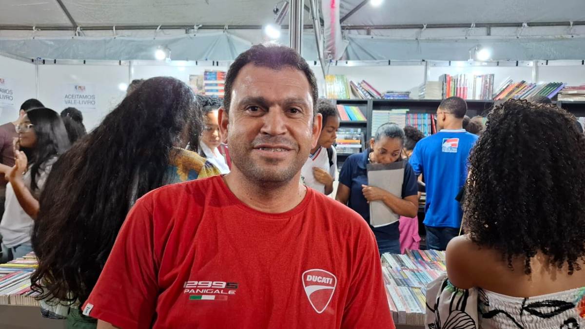 Jadson Gonçalves, gerente da livraria ATlântica