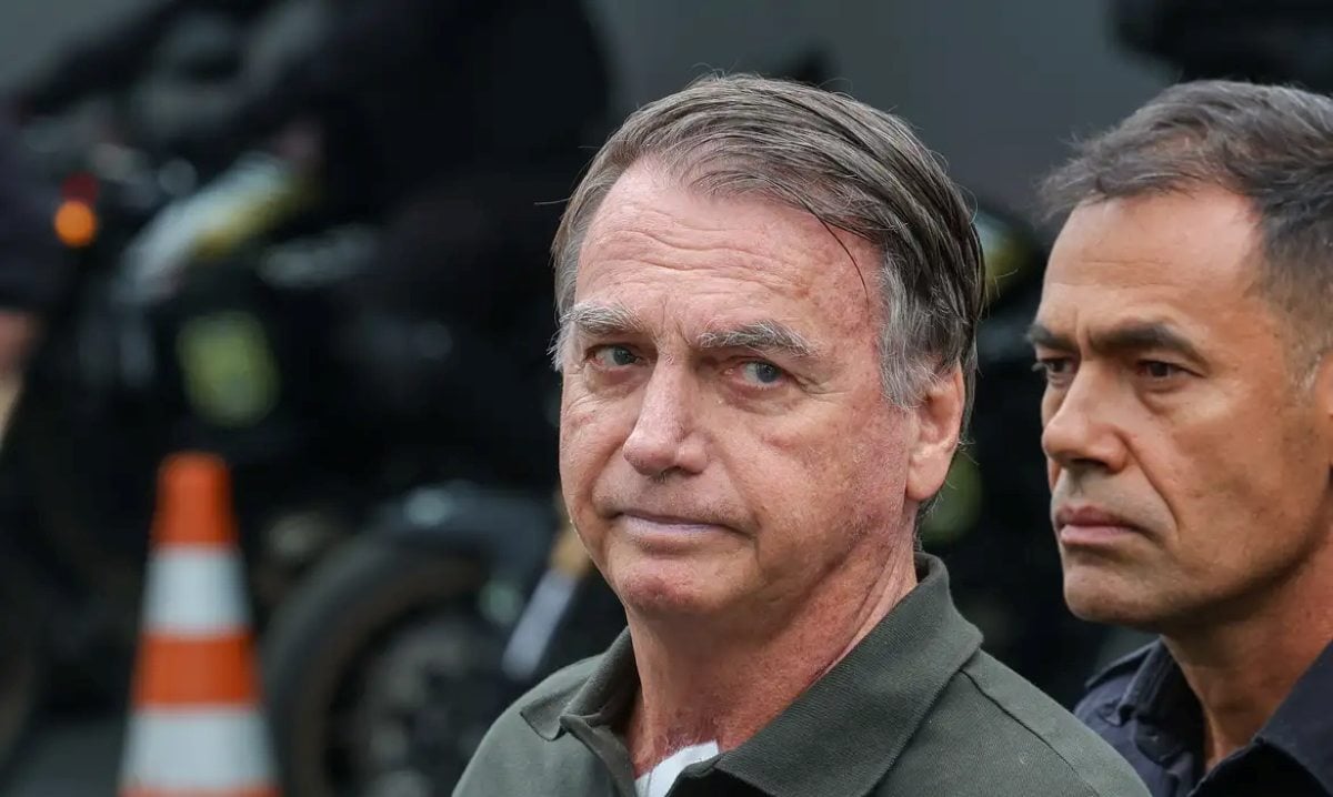 Após retirada de lesões na pele, Bolsonaro retorna à prisão domiciliar