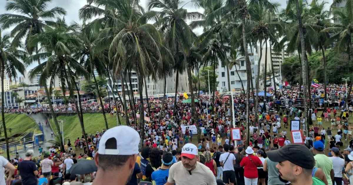 Manifestantes em Salvador