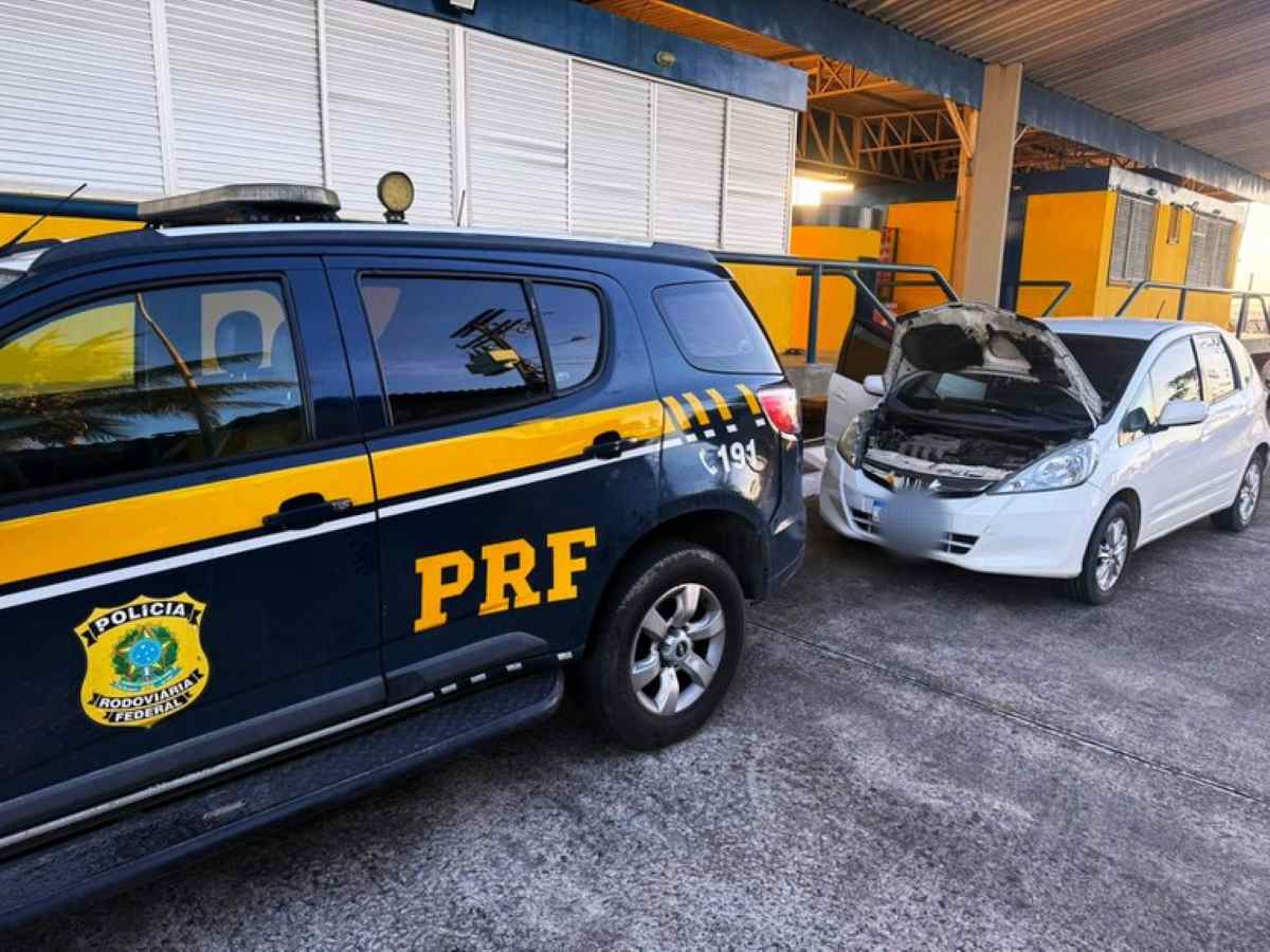 Homem é preso pela PRF após compra de carro roubado; veículo estava adulterado