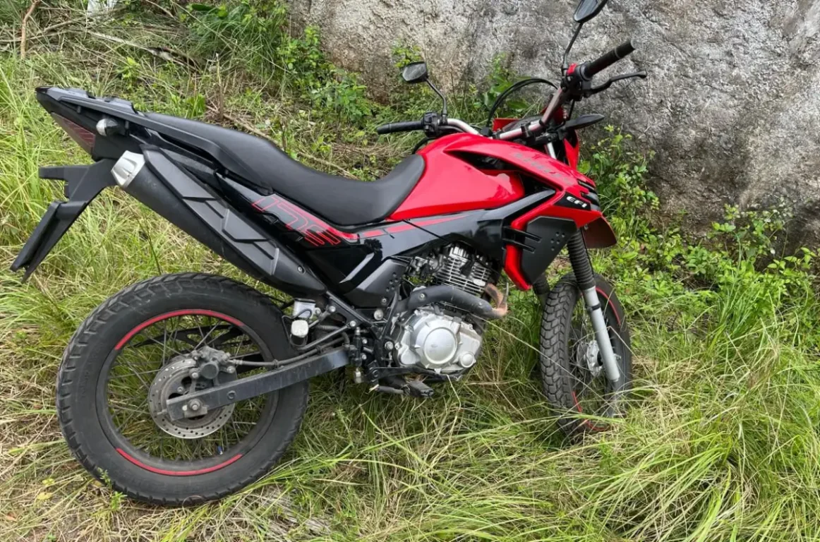 Caminhão roubado em Simões Filho é localizado em Salvador; criminosos fogem após troca de tiros