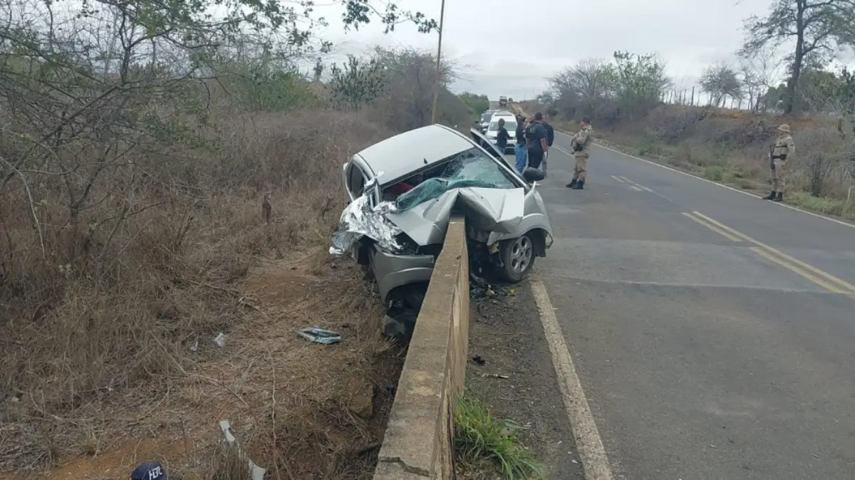 Família que viajava de Bom Jesus da Lapa para Muritiba morre em acidente na BA-026